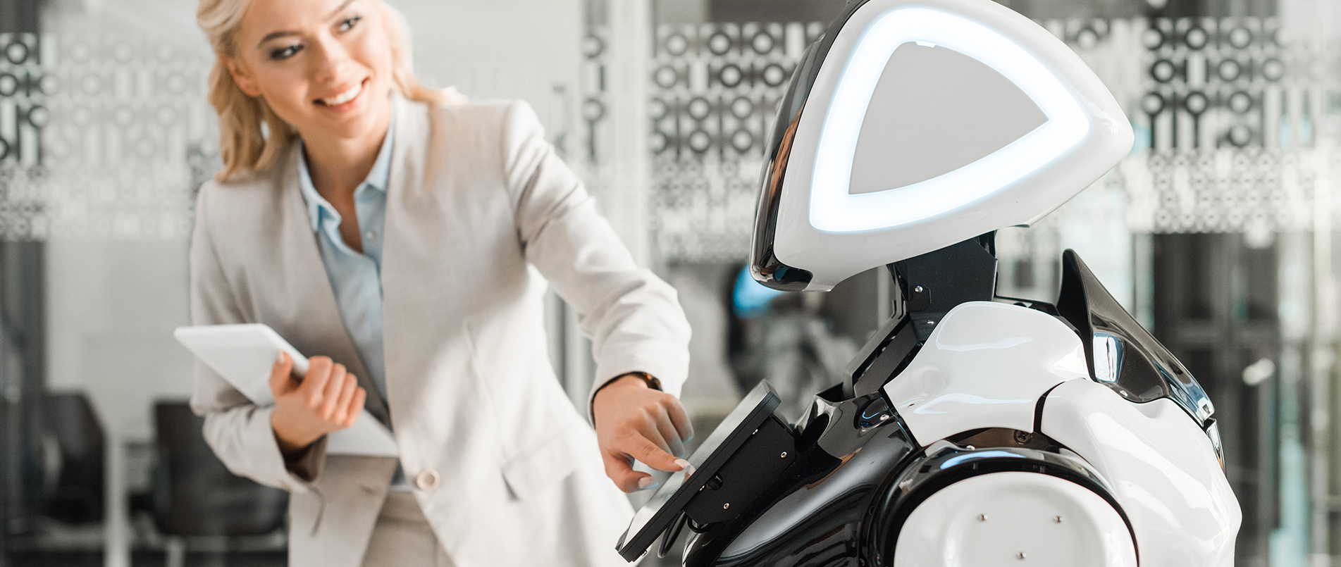 【视频】一款服务力MAX的机器人：会认路，能唠嗑！